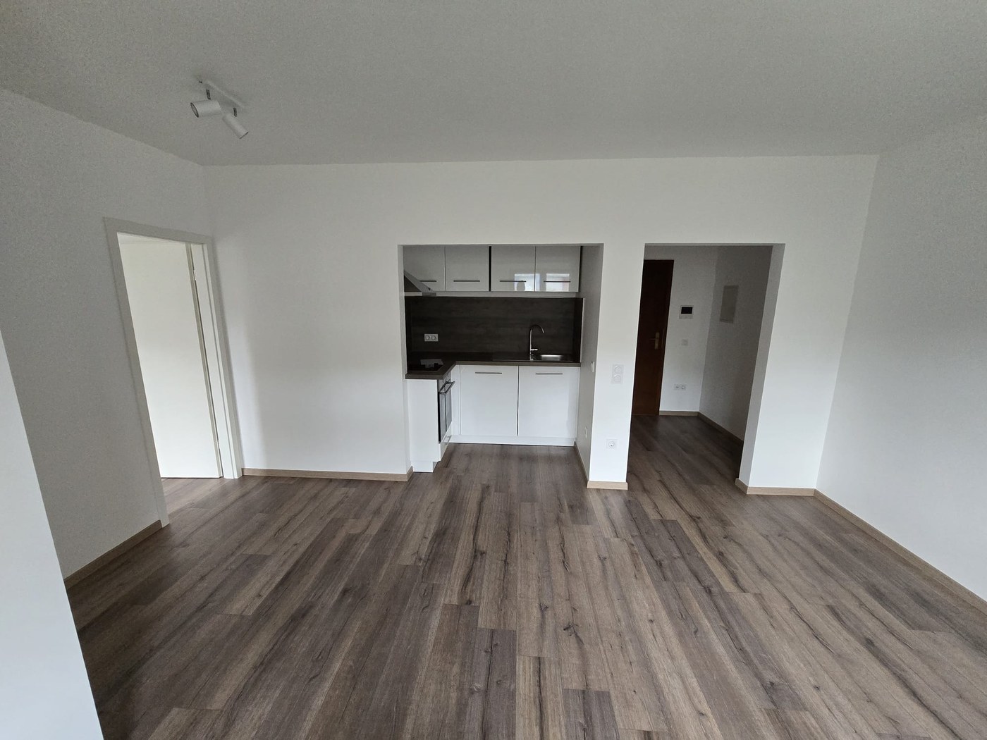 Séjour ouvert sur cuisine — Appartement Esch